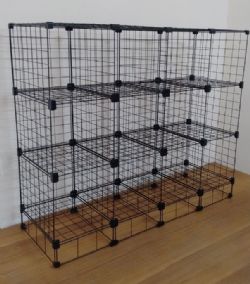 Balcão aramado com 12 módulos