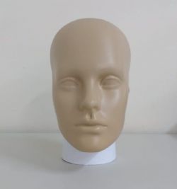 Cabea feminina careca