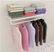 Arara de parede com prateleira