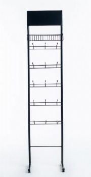 Expositor para encartelados, condimentos, ch�s e salgadinhos com 15 ganchos e 1 cesto em cima